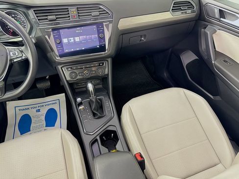 Used 2018 Volkswagen Tiguan SE w/ Panoramic Sunroof Package image 30
