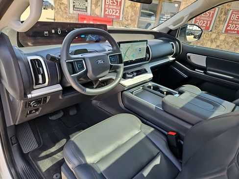 Used 2025 Ford Expedition Active image 12