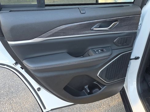 Used 2022 Jeep Grand Cherokee Limited 4xe w/ Luxury Tech Group II image 31