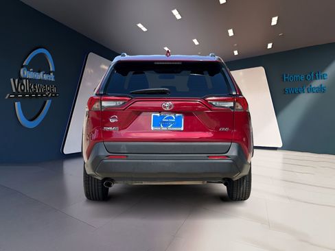 Used 2019 Toyota RAV4 XLE FWD image 6