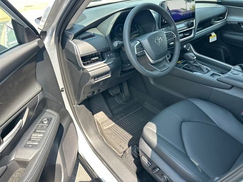 New 2026 Toyota Grand Highlander XLE FWD image 6