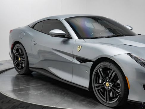 Used 2019 Ferrari Portofino image 34