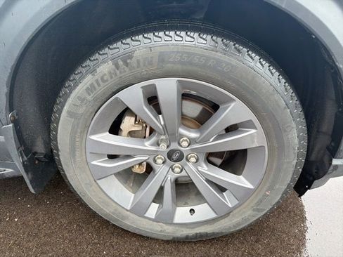 Used 2023 Ford Explorer XLT w/ Equipment Group 202A AWD/4WD image 4