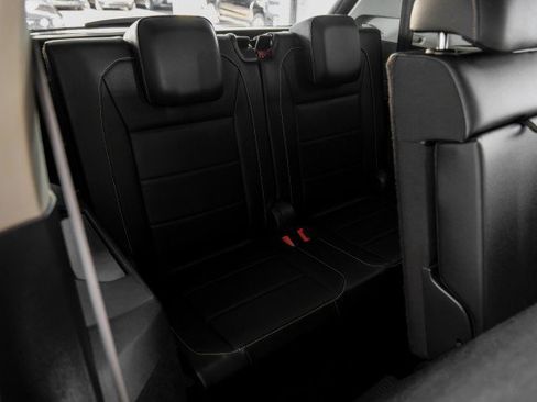 Used 2021 Volkswagen Tiguan SE FWD image 39