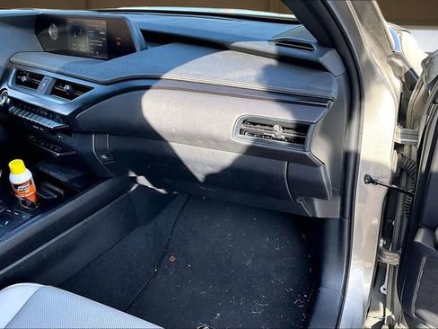 Used 2020 Lexus UX 200 w/ Premium Package image 17