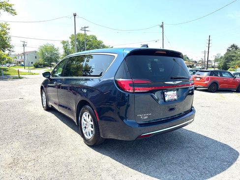 Used 2023 Chrysler Pacifica Touring-L FWD image 6