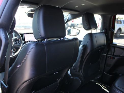 Used 2025 Chrysler Pacifica Select FWD image 24