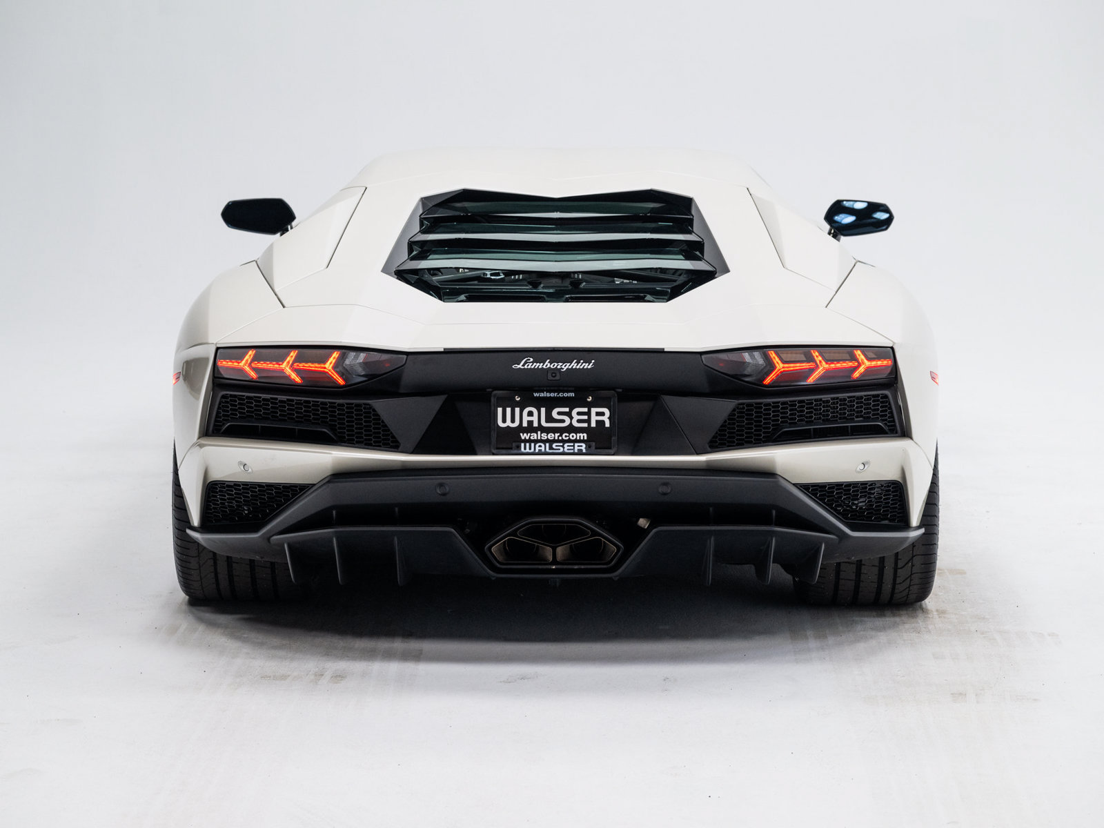 Used 2018 Lamborghini Aventador S AWD/4WD image 4