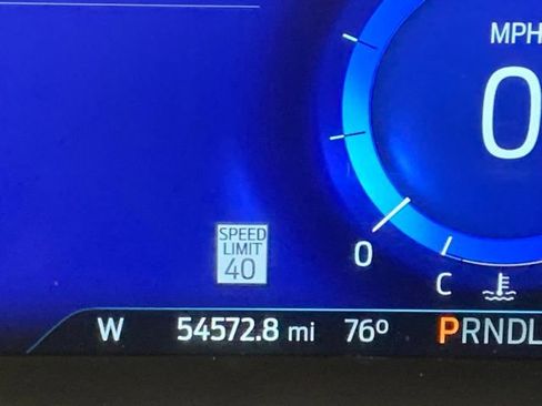 Used 2022 Ford Explorer Platinum w/ Technology Package AWD/4WD image 27