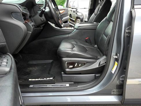 Used 2018 Cadillac Escalade ESV Premium Luxury AWD/4WD image 26