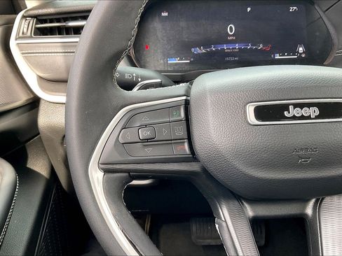 Certified 2023 Jeep Grand Cherokee Laredo image 17