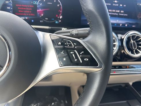 Used 2025 Mercedes-Benz GLA 250 image 16