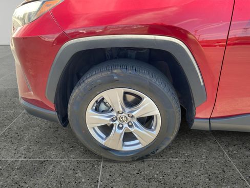 Used 2022 Toyota RAV4 XLE w/ Convenience Package FWD image 14