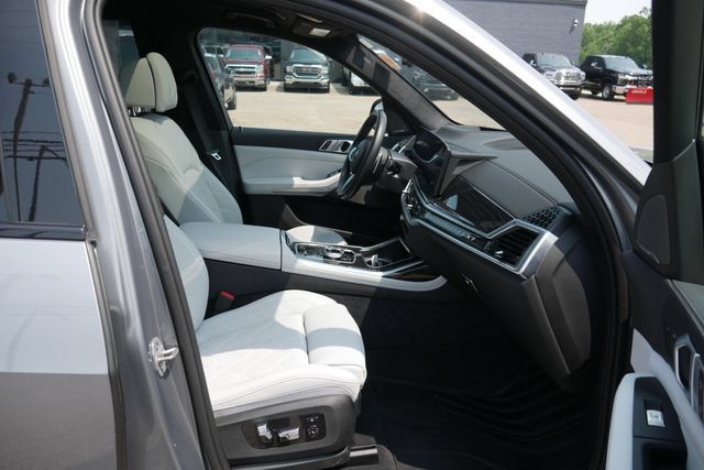 Used 2024 BMW X7 xDrive40i w/ Executive Package AWD/4WD image 30