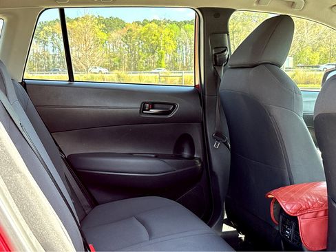 Used 2022 Toyota Corolla Cross LE image 11