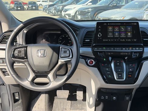 Certified 2025 Honda Odyssey Touring image 9