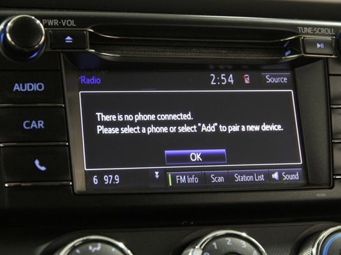 Used 2018 Toyota RAV4 LE image 11