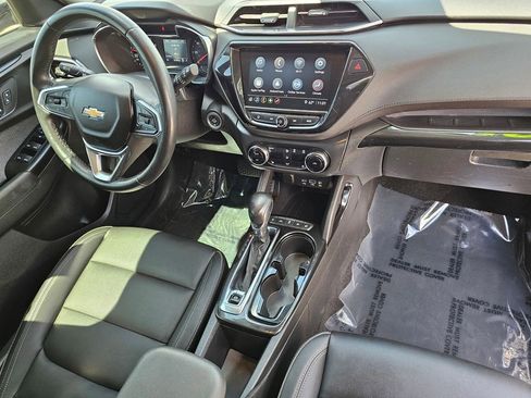 Used 2021 Chevrolet TrailBlazer LT w/ Premium Seating Package FWD image 8