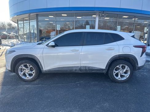 Used 2024 Chevrolet Trax LS w/ LS Convenience Package image 8