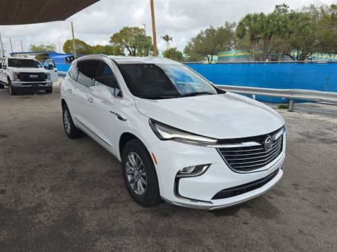 Used 2024 Buick Enclave Premium image 2