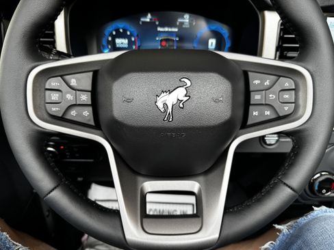 Used 2025 Ford Bronco Outer Banks image 40