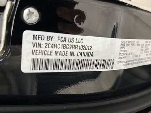 Used 2024 Chrysler Pacifica Touring-L FWD image 28