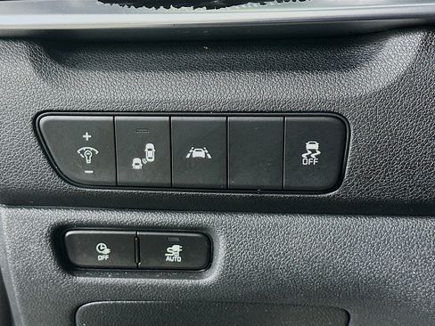 Used 2022 Kia Niro EX image 16