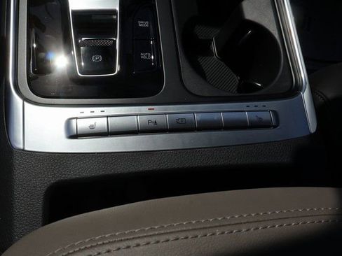 New 2026 Kia Carnival EX FWD image 32