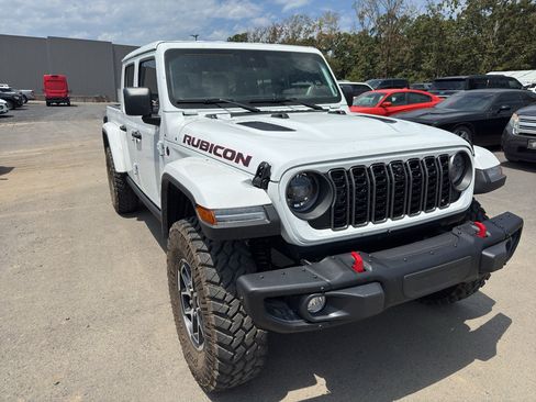 Used 2025 Jeep Gladiator Rubicon AWD/4WD image 3