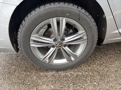 Used 2023 Volkswagen Jetta SE image 10