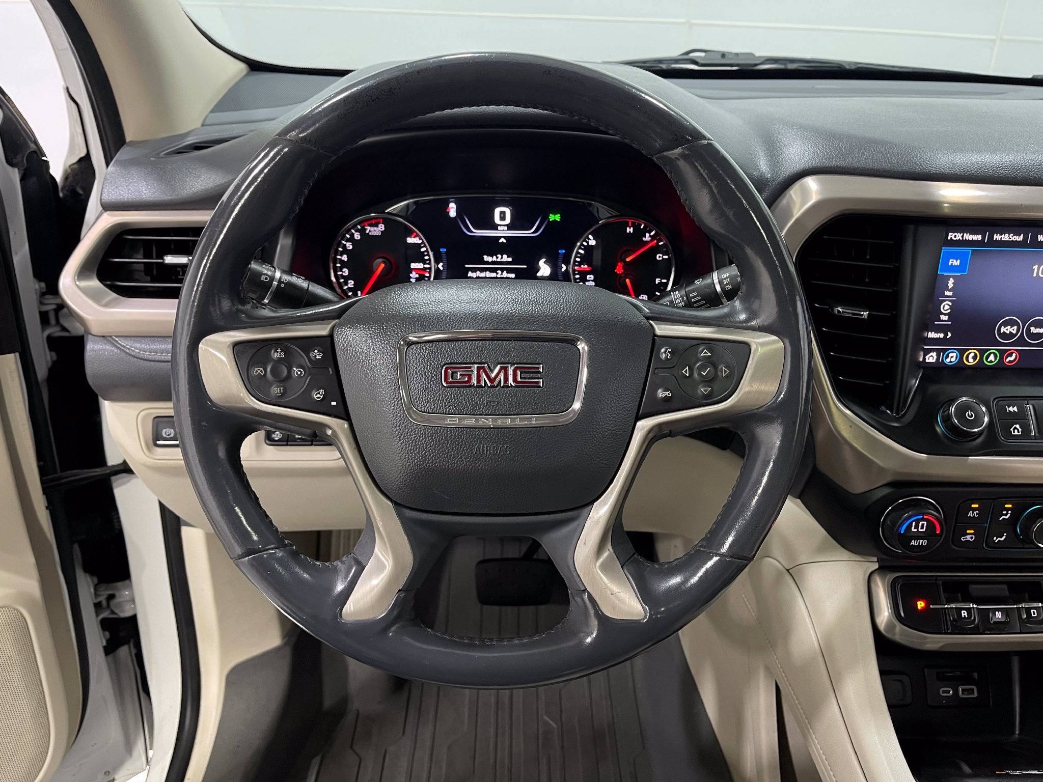 Used 2021 GMC Acadia Denali w/ Denali Technology Package FWD image 20