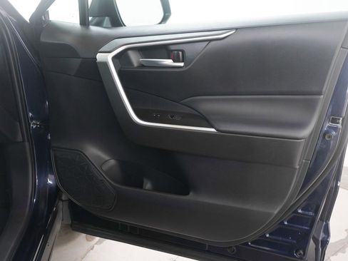 Used 2025 Toyota RAV4 XLE w/ Convenience Package image 9