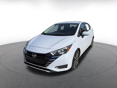 Used 2025 Nissan Versa SV image 7