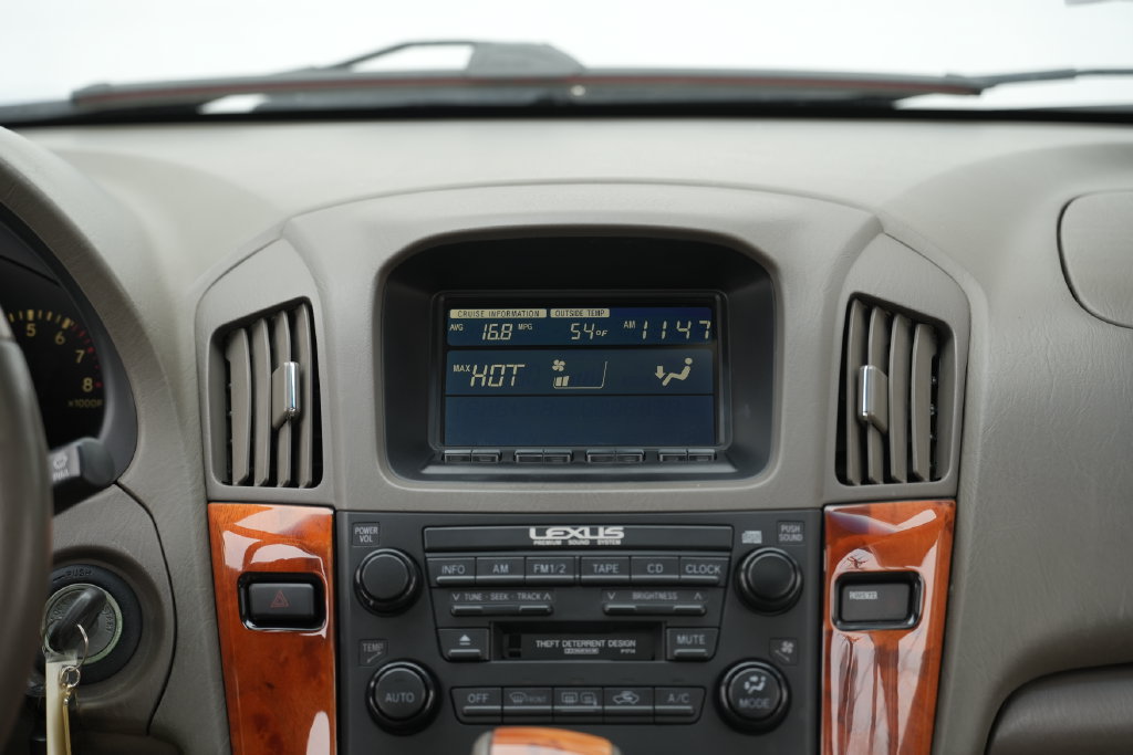 Used 2002 Lexus RX 300 4WD w/ Premium Pkg Plus image 38