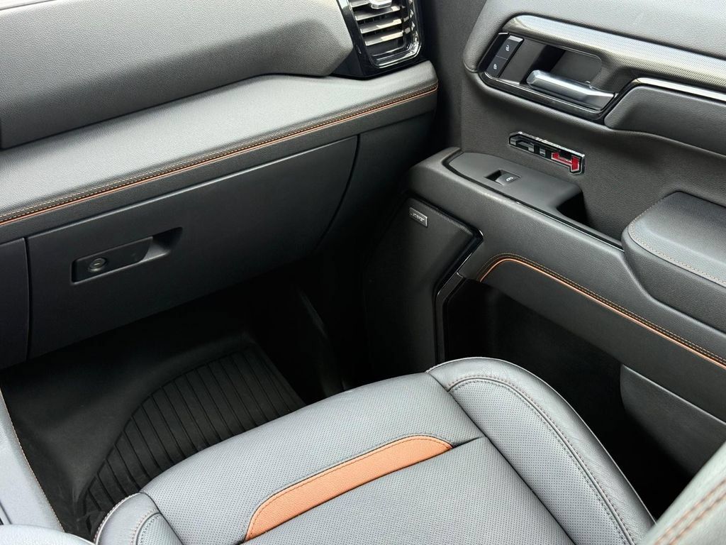 Used 2024 GMC Sierra 1500 AT4 w/ Technology Package AWD/4WD image 15