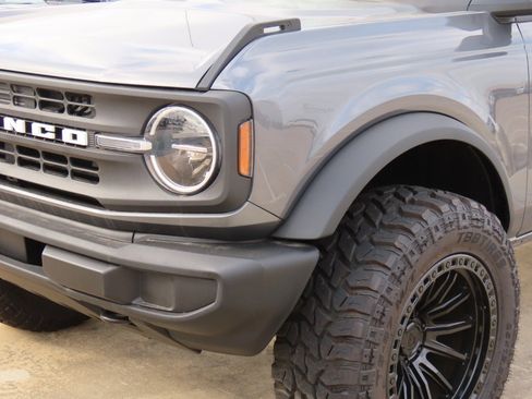 New 2025 Ford Bronco 4-Door image 3