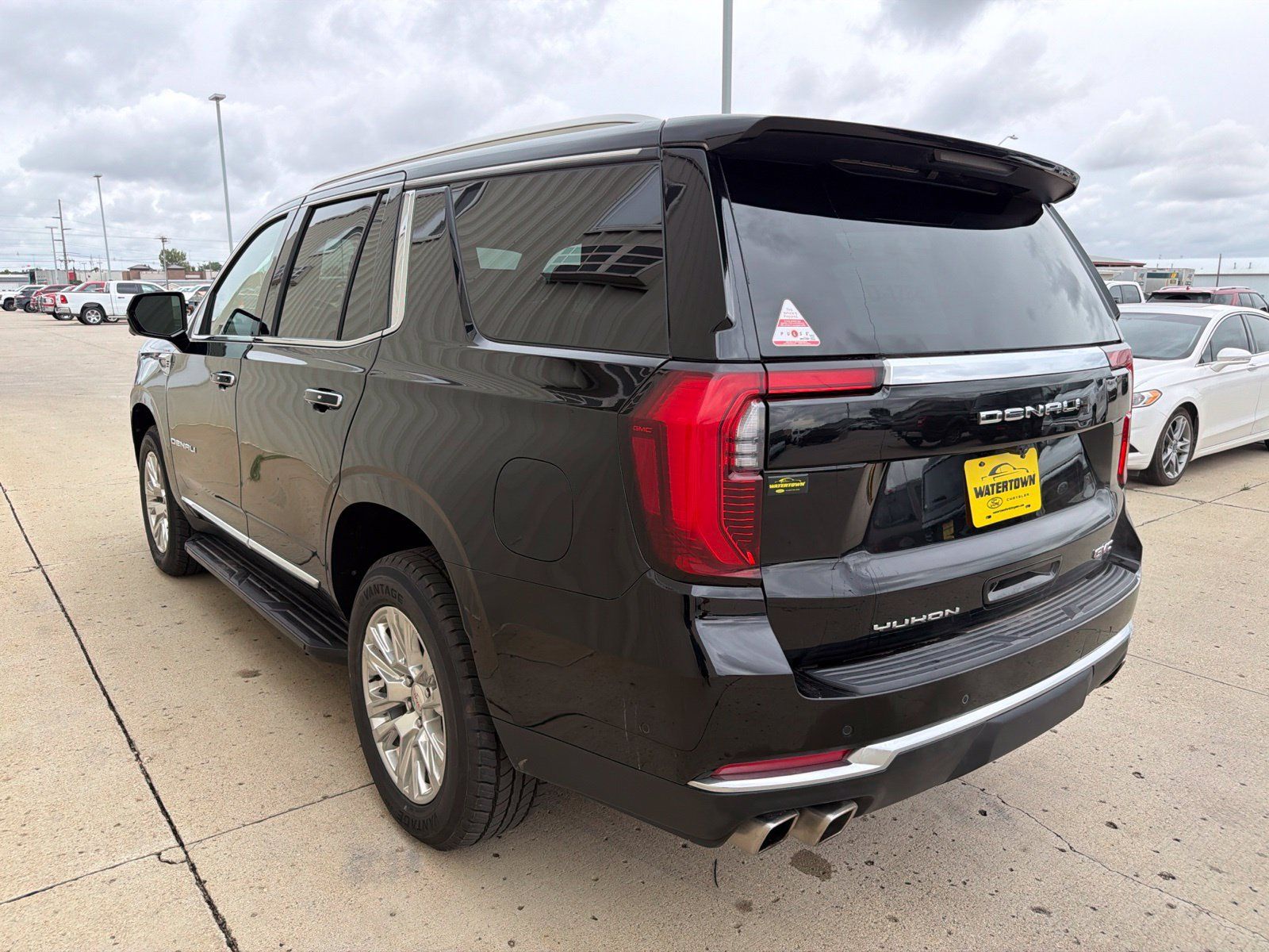Used 2025 GMC Yukon Denali AWD/4WD image 5