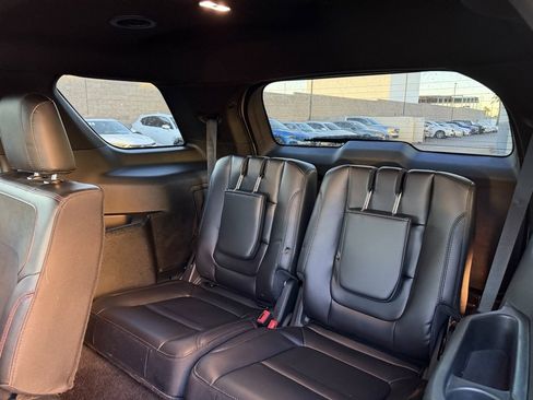 Used 2018 Ford Explorer XLT w/ Equipment Group 202A image 10