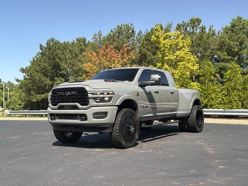 Used 2026 RAM 3500 Limited AWD/4WD image 11