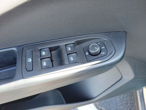 New 2026 Volkswagen Taos SE FWD image 22
