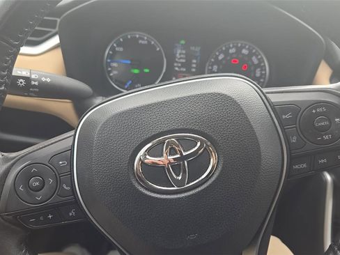 Used 2022 Toyota RAV4 XLE w/ Convenience Package image 21