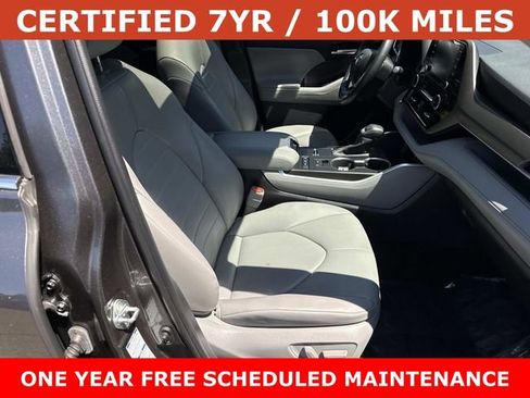 Used 2022 Toyota Highlander XLE AWD/4WD image 9