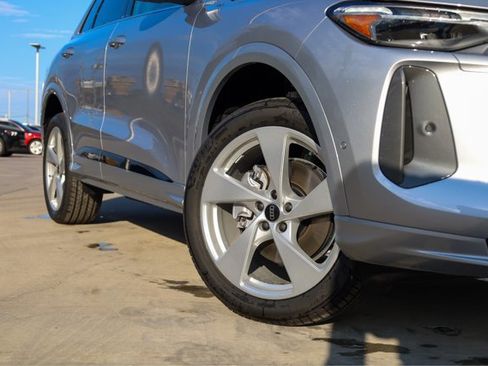 New 2025 Audi Q5 Prestige image 3