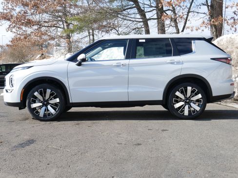 New 2026 Mitsubishi Outlander SE image 3