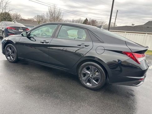 Used 2023 Hyundai Elantra SEL image 14