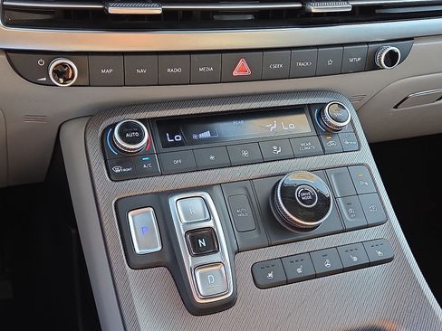 Used 2024 Hyundai Palisade SEL w/ Premium Package FWD image 14
