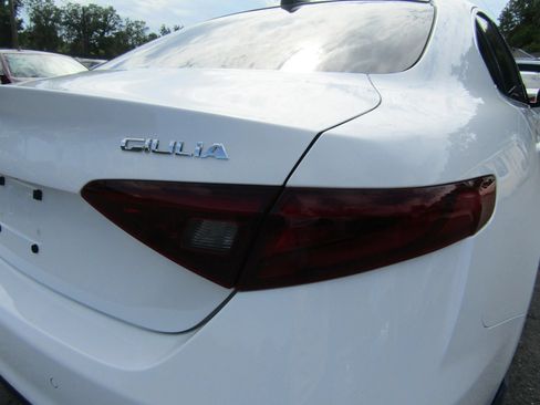 Used 2018 Alfa Romeo Giulia AWD image 9