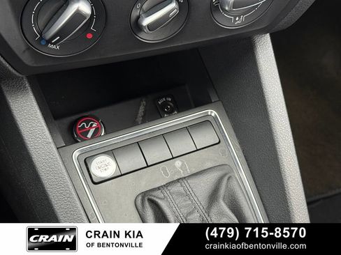Used 2015 Volkswagen Jetta SE FWD image 17
