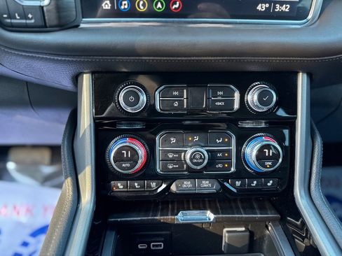 Used 2021 GMC Yukon Denali w/ Denali Premium Package image 17