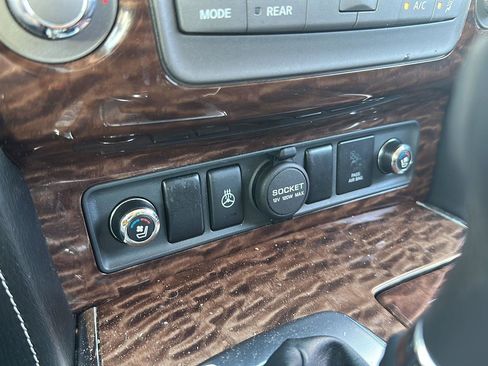 Used 2017 Nissan Armada Platinum w/ Captain Seat Package image 36